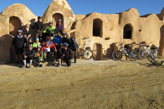 Tour des oasis et des habitations troglodytes à vélo